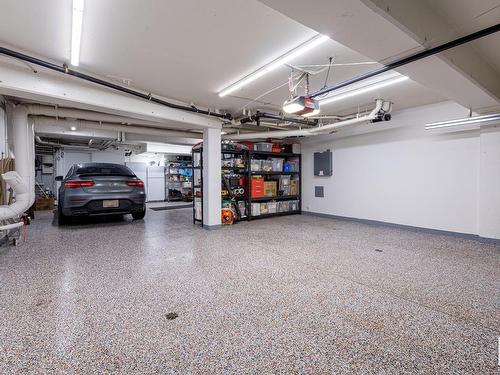 4 Whitemud Place, Edmonton, AB - Indoor Photo Showing Garage