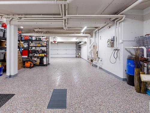 4 Whitemud Place, Edmonton, AB - Indoor Photo Showing Garage