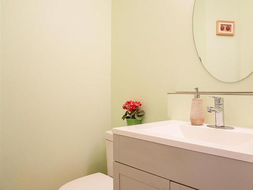 405 85 Street, Edmonton, AB - Indoor Photo Showing Bathroom