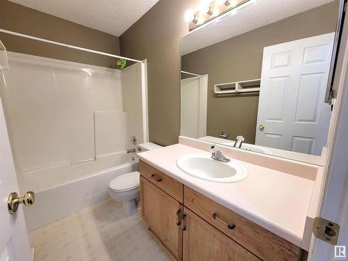 17632 96 Avenue, Edmonton, AB - Indoor Photo Showing Bathroom