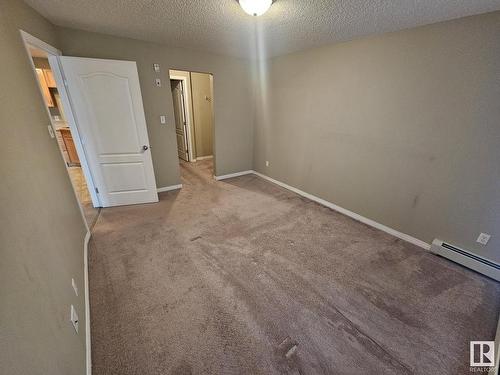 Edmonton, AB - Indoor Photo Showing Other Room