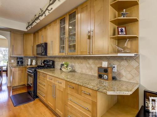 9 1225 Wanyandi Road, Edmonton, AB - Indoor Photo Showing Kitchen