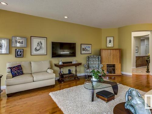 9 1225 Wanyandi Road, Edmonton, AB - Indoor Photo Showing Living Room