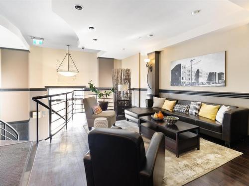 511 10728 82 Avenue, Edmonton, AB - Indoor Photo Showing Living Room