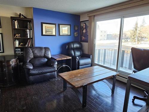 201 11045 132 Street, Edmonton, AB - Indoor Photo Showing Living Room