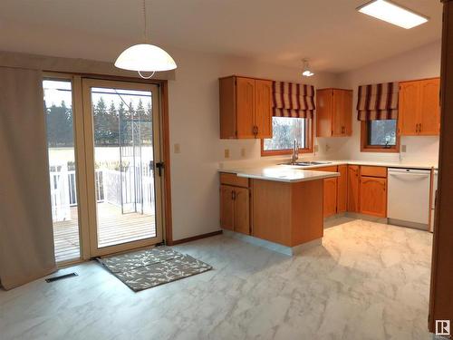 5215 49 Avenue, Onoway, AB - Indoor Photo Showing Kitchen