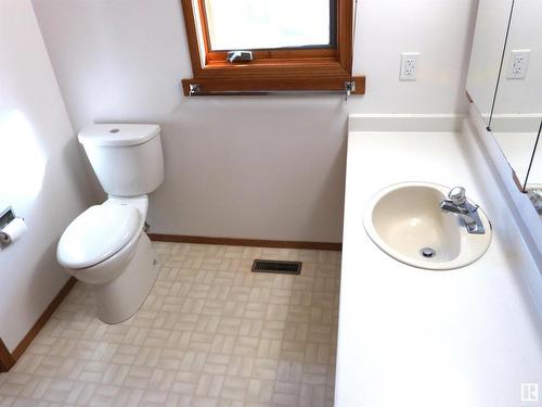 5215 49 Avenue, Onoway, AB - Indoor Photo Showing Bathroom