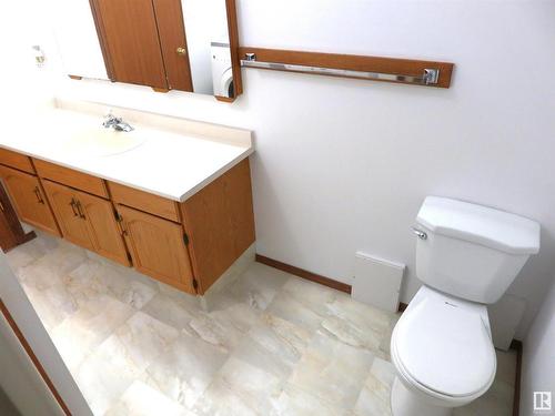 5215 49 Avenue, Onoway, AB - Indoor Photo Showing Bathroom