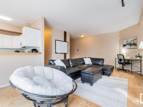 106 10933 82 Avenue, Edmonton, AB - Indoor Photo Showing Living Room