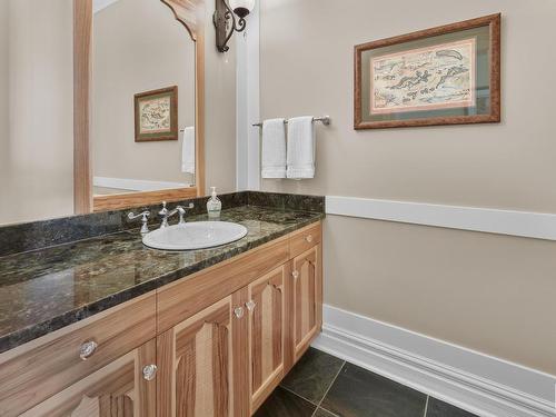 7808 Jasper Avenue, Edmonton, AB - Indoor Photo Showing Bathroom