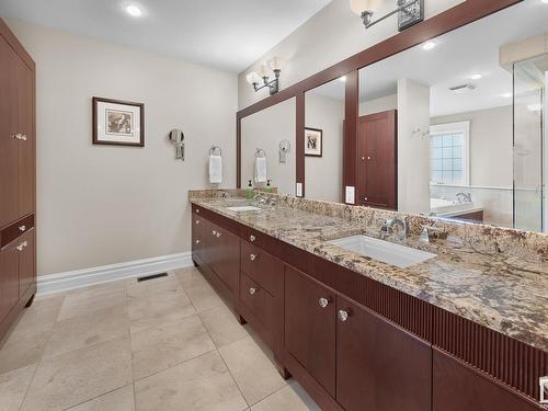 7808 Jasper Avenue, Edmonton, AB - Indoor Photo Showing Bathroom