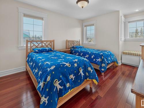 7808 Jasper Avenue, Edmonton, AB - Indoor Photo Showing Bedroom