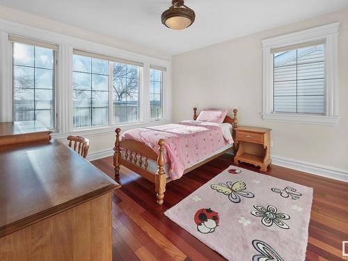 7808 Jasper Avenue, Edmonton, AB - Indoor Photo Showing Bedroom