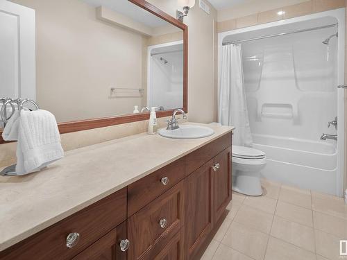 7808 Jasper Avenue, Edmonton, AB - Indoor Photo Showing Bathroom