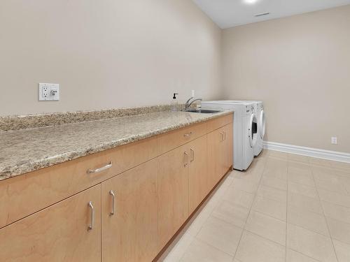 7808 Jasper Avenue, Edmonton, AB - Indoor Photo Showing Laundry Room