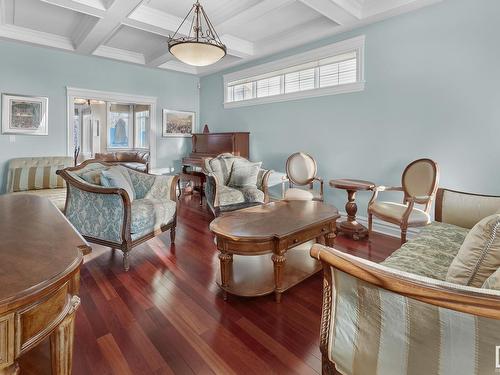 7808 Jasper Avenue, Edmonton, AB - Indoor Photo Showing Living Room