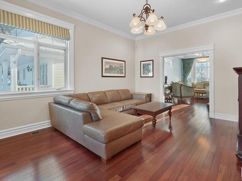 7808 Jasper Avenue, Edmonton, AB - Indoor Photo Showing Living Room