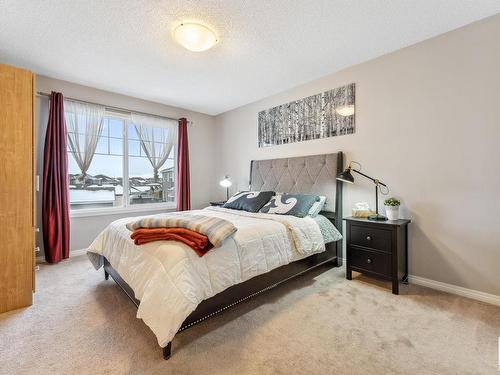 729 Eagleson Cres, Edmonton, AB - Indoor Photo Showing Bedroom