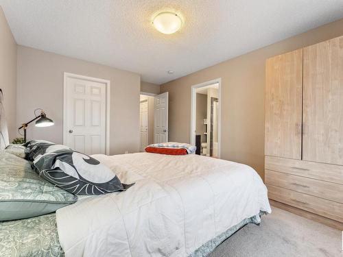 729 Eagleson Cres, Edmonton, AB - Indoor Photo Showing Bedroom