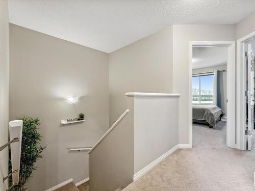 729 Eagleson Cres, Edmonton, AB - Indoor Photo Showing Other Room