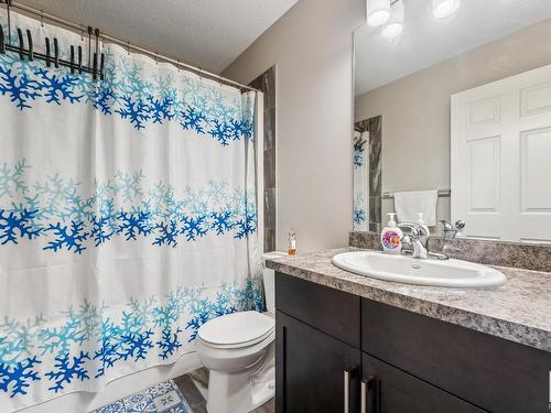 729 Eagleson Cres, Edmonton, AB - Indoor Photo Showing Bathroom