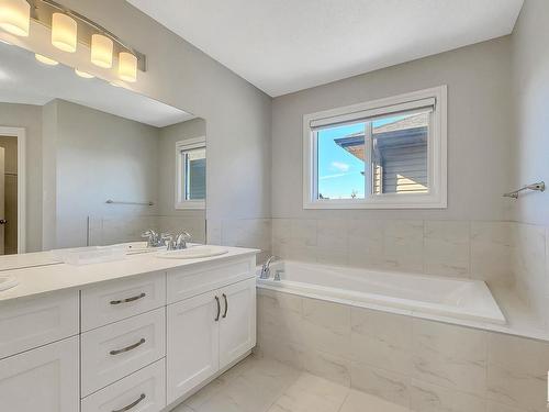 22407 99 Avenue, Edmonton, AB - Indoor Photo Showing Bathroom