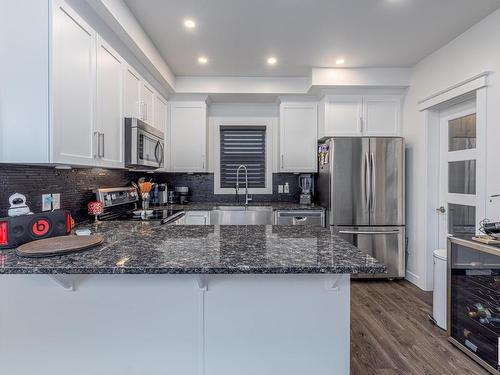 18111 75 Street, Edmonton, AB - Indoor Photo Showing Kitchen With Upgraded Kitchen