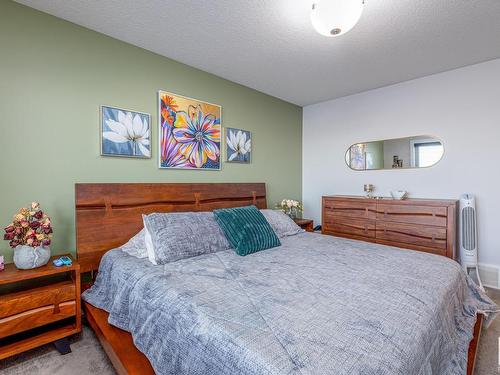 18111 75 Street, Edmonton, AB - Indoor Photo Showing Bedroom