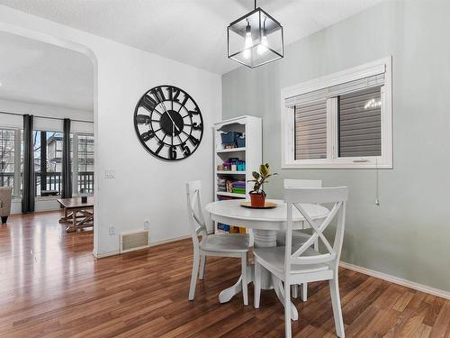 7111 Cardinal Way, Edmonton, AB - Indoor Photo Showing Dining Room