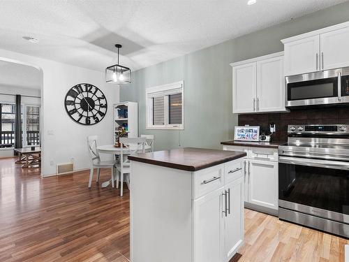 7111 Cardinal Way, Edmonton, AB - Indoor Photo Showing Kitchen