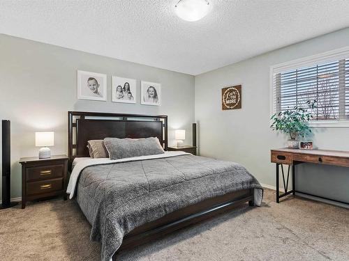 7111 Cardinal Way, Edmonton, AB - Indoor Photo Showing Bedroom