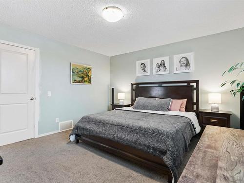 7111 Cardinal Way, Edmonton, AB - Indoor Photo Showing Bedroom