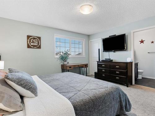 7111 Cardinal Way, Edmonton, AB - Indoor Photo Showing Bedroom