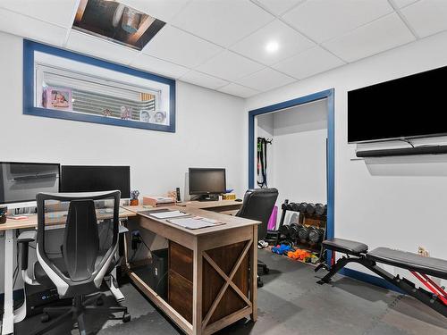 7111 Cardinal Way, Edmonton, AB - Indoor Photo Showing Office