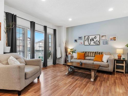 7111 Cardinal Way, Edmonton, AB - Indoor Photo Showing Living Room