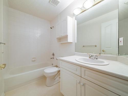 21 2419 133 Avenue, Edmonton, AB - Indoor Photo Showing Bathroom