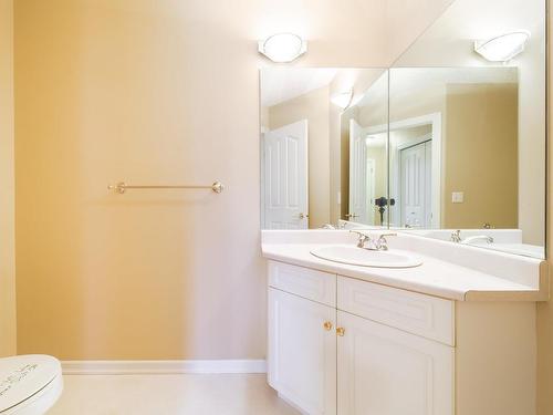 21 2419 133 Avenue, Edmonton, AB - Indoor Photo Showing Bathroom