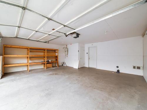 21 2419 133 Avenue, Edmonton, AB - Indoor Photo Showing Garage