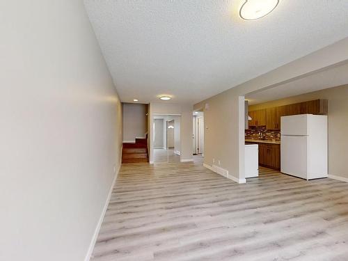 5 1580 Mill Woods Rd E, Edmonton, AB - Indoor