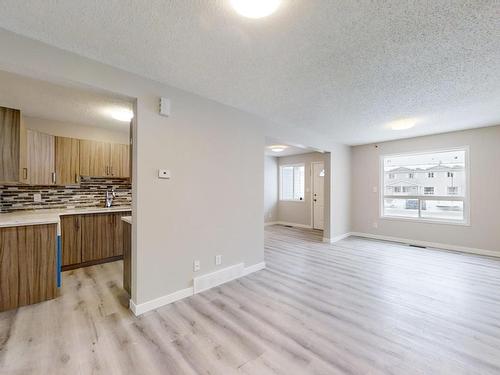 5 1580 Mill Woods Rd E, Edmonton, AB - Indoor