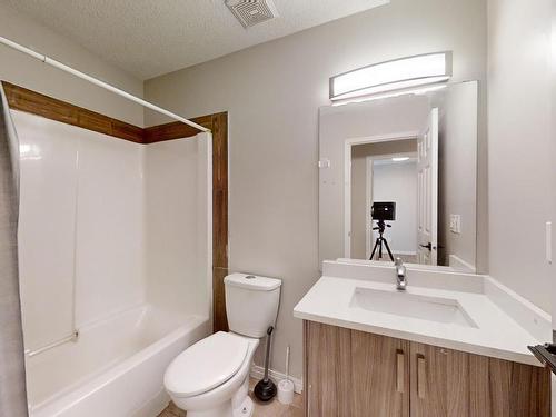 5 1580 Mill Woods Rd E, Edmonton, AB - Indoor Photo Showing Bathroom