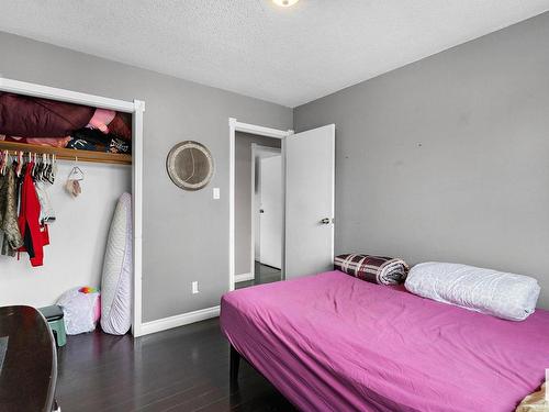 124 Dunluce Road Nw, Edmonton, AB - Indoor Photo Showing Bedroom