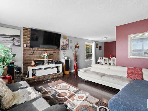 124 Dunluce Road Nw, Edmonton, AB - Indoor Photo Showing Living Room