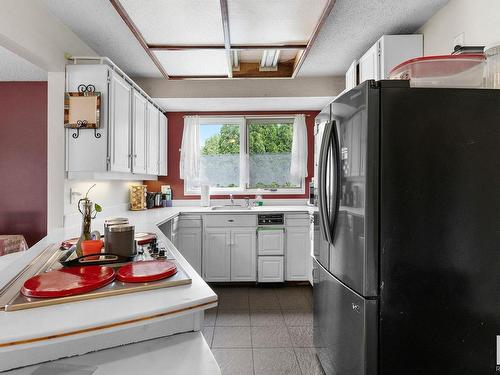 124 Dunluce Road Nw, Edmonton, AB - Indoor Photo Showing Kitchen