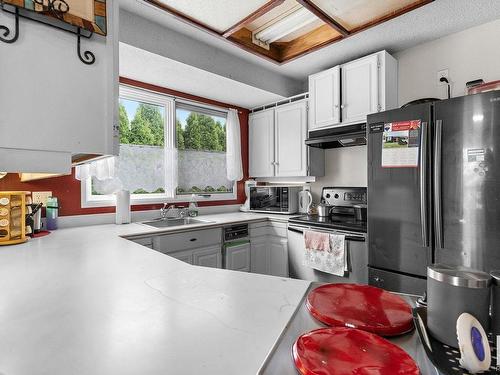 124 Dunluce Road Nw, Edmonton, AB - Indoor Photo Showing Kitchen