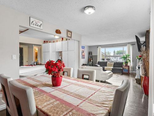 124 Dunluce Road Nw, Edmonton, AB - Indoor Photo Showing Dining Room