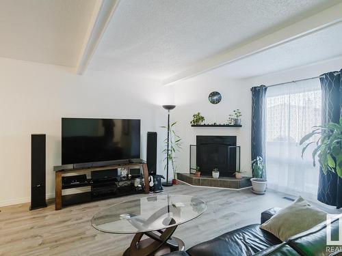 198 Marlborough Place, Edmonton, AB - Indoor Photo Showing Living Room With Fireplace