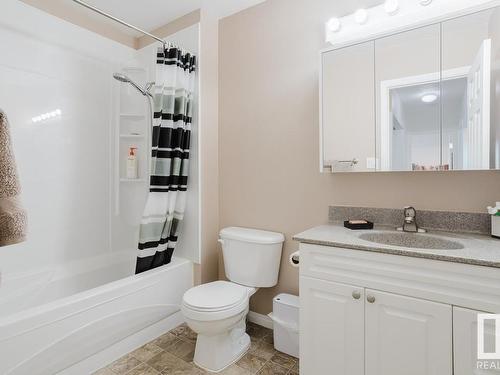 198 Marlborough Place, Edmonton, AB - Indoor Photo Showing Bathroom