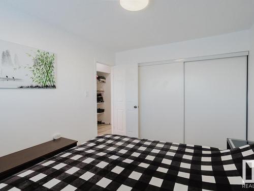 198 Marlborough Place, Edmonton, AB - Indoor Photo Showing Bedroom