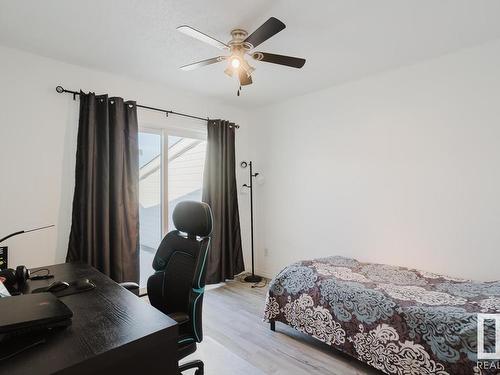 198 Marlborough Place, Edmonton, AB - Indoor Photo Showing Bedroom